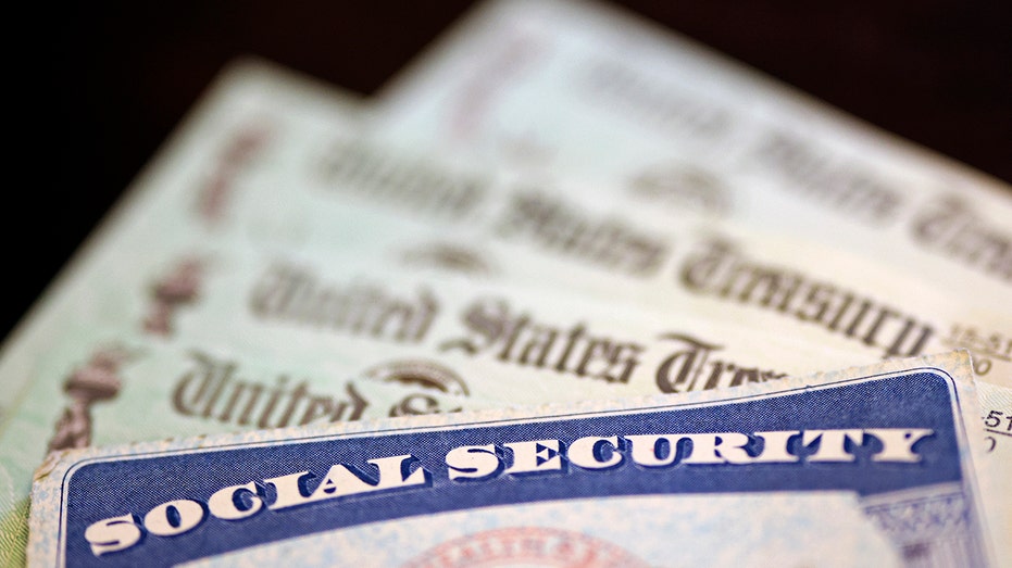 Social Security Benefits to Get a 3.2% Pay Raise Next Year: Find Out How Much Money You Could Get